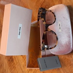 Miu Miu sunglasses SMU 08U 54 19 7S0-0A7 14O 2N